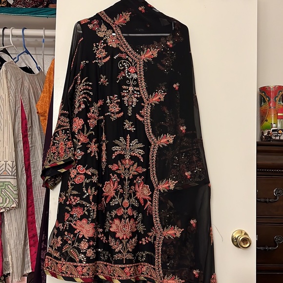 Sold!!! Indian/Pakistani Suit. 3piece pakistani suit. Branded. - Picture 7 of 15